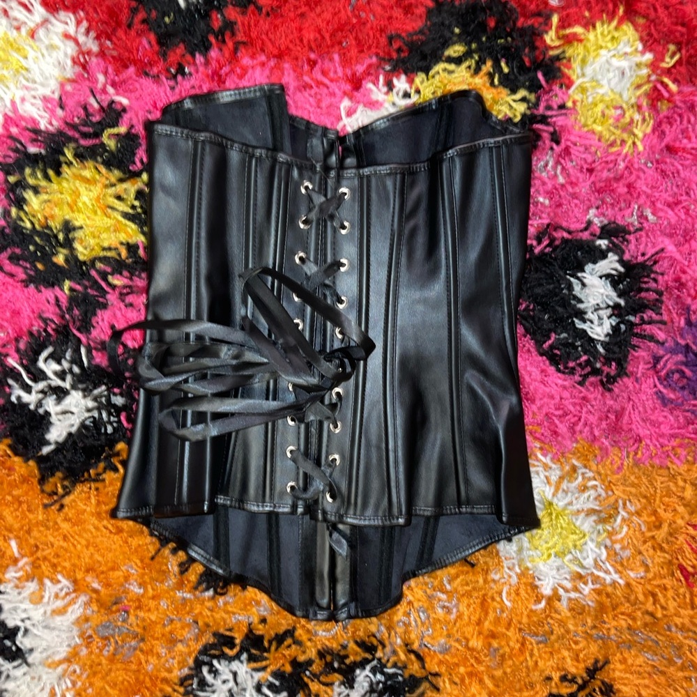 FAUX LEATHER CORSET